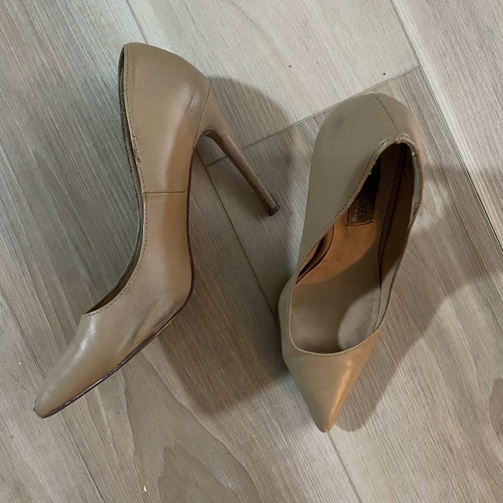 Steve Madden Nude Pumps